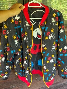 VTG DonnKenny reversible Mickey Mouse colorful puffer jacket w/collectible pin!